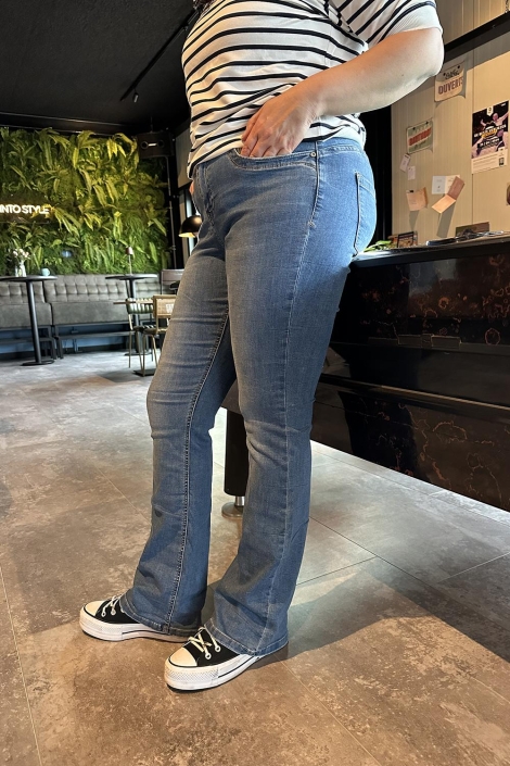 Red Button babette mid stone used